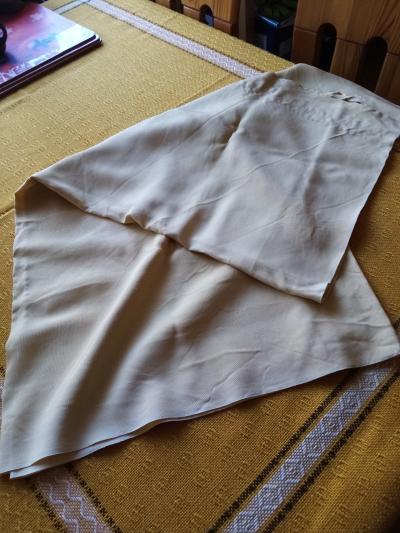 závěs, zlatavý rips