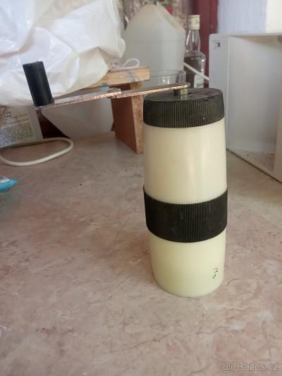 Starý mlýnek na kávu