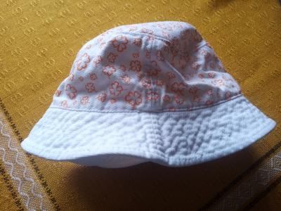 plátěná čepička větší dětská