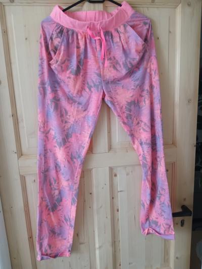 Dívčí tepláky vel 134