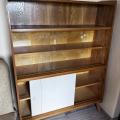 Skříně, postel,