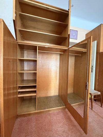 Vysoké šatní skříně