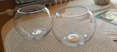 Sklenene nadobky na dekoraci