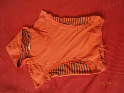 Oranžové triko s kapucí