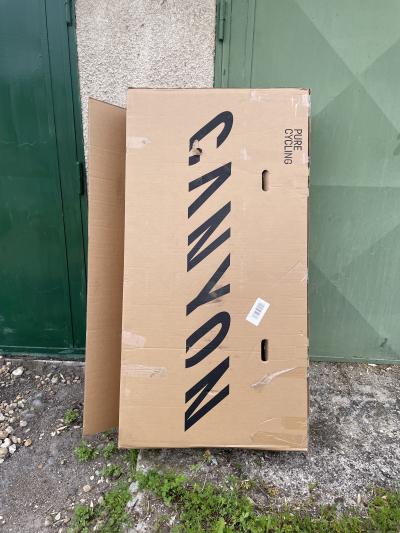 Přepravní papírová krabice