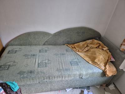 Pohovka s úložným prostorem