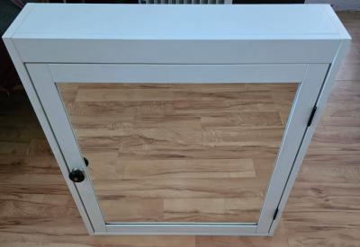 Koupelnová skříňka