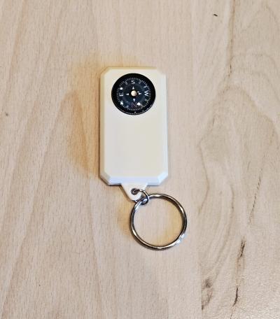 Přívěšek na klíče s kompasem