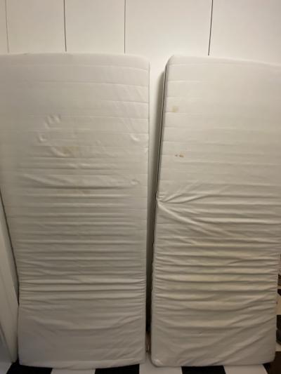 Dvě staré matrace zdarma za odvoz