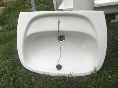 Umývadlo bílé keramické se sloupem