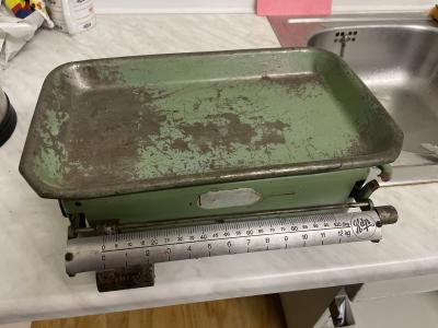 Starožitná kuchyňská váha