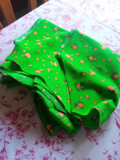 nová zelená látka pružná