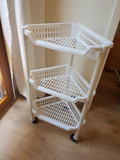 Plastový rohový regál 69 x 38,5 x 26 cm