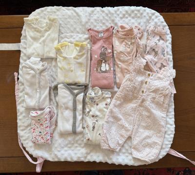 Oblečky pro miminko (1-2 měsíce) a zavinovačka