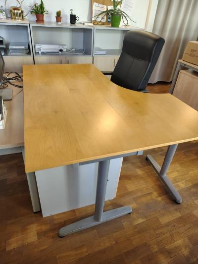 Kancelářský stůl