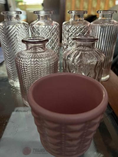 Růžové vázičky vhodné na oslavu