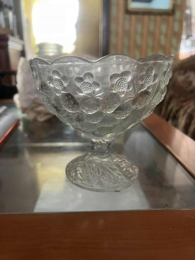 Skleněné misky s jahodůdkami