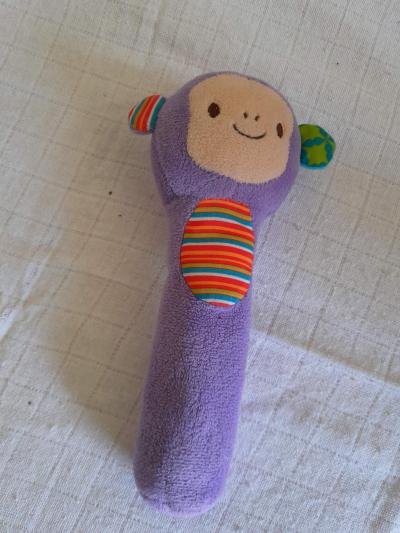 plyšák chrastítko