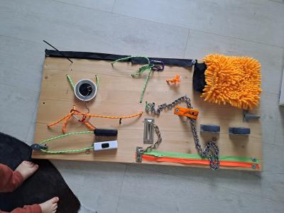 Busy Board - hrací deska pro děti