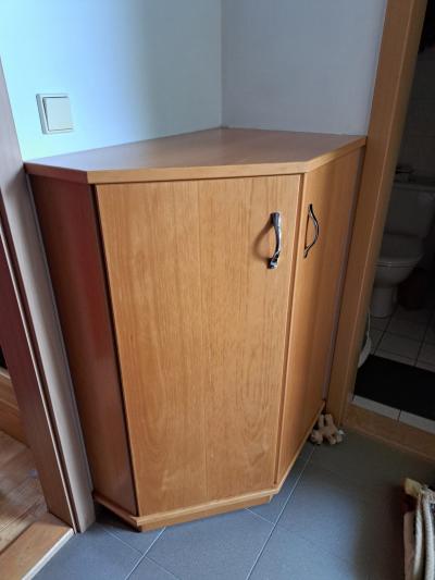 2 skříňky ( i samostatně), spěchá