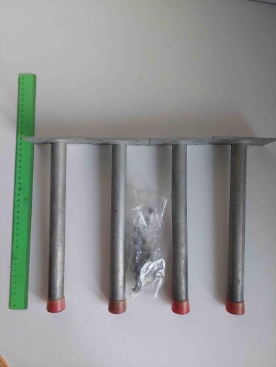 Bytelné nohy ke skříňce