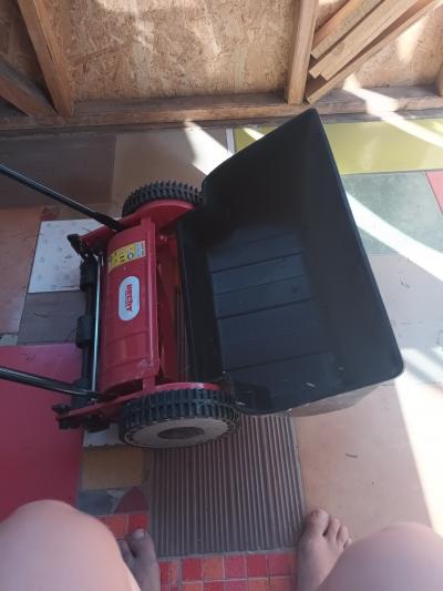 Darujeme ruční vřetenovou sekačku. Pouze Praha.