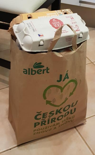 Velká taška obalů od vajíček