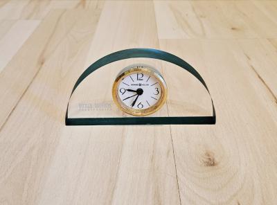 Malé hodinky na stůl