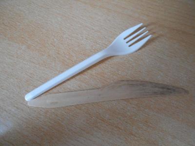 Vidlička a nožík plast, dřevo