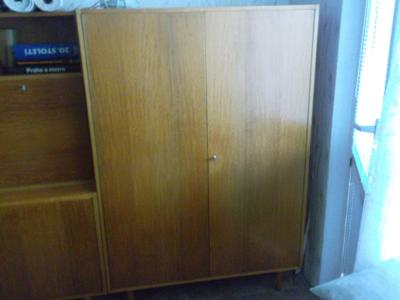 šatní dvoudvéřové skříně -světlý masiv