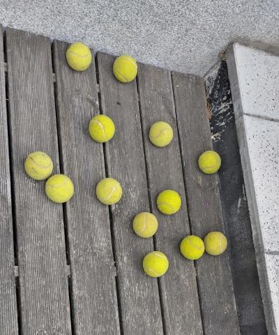 Daruji 13 ks tenisáků