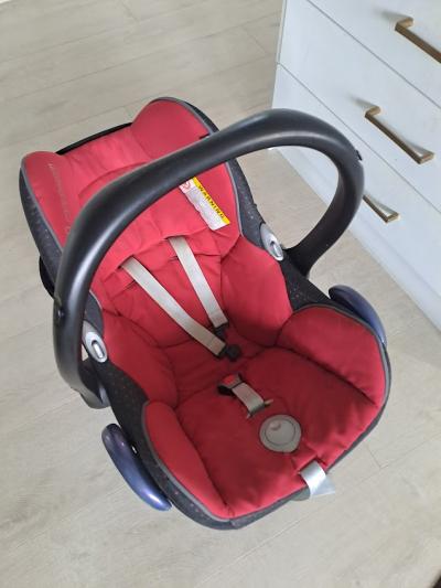 autosedačka pro miminko Maxi-Cosi včetně úchytu ISOFIX