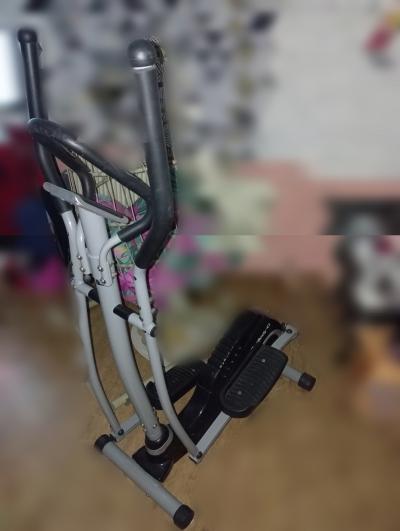 Eliptický orbitrek fitness trenažér