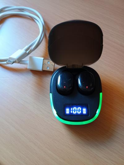 Obyčejná bezdrátová sluchatka