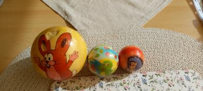 3 malé pěnové míčky