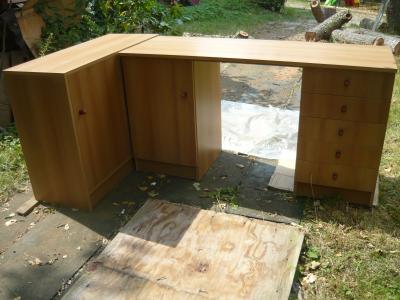 Velký psací stůl do L -  je ze dvou částí