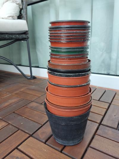 Menší květináče