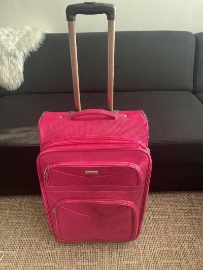 Zdarma růžový kufr rozměry: Výška 60cm /šíře 40cm