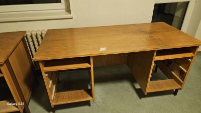 Psací stůl