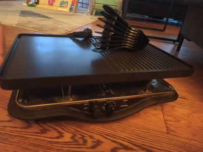 Plně funkční raclette Hyundai