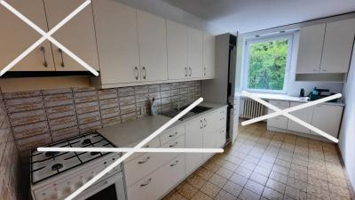 Závěsné skříňky kuchyně, lednice a mrazák