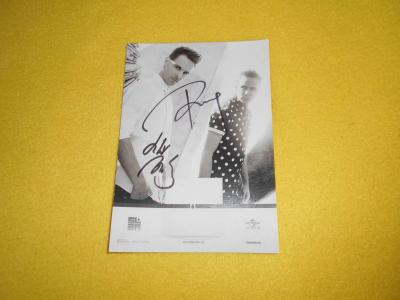 Podepsané foto skupiny slza