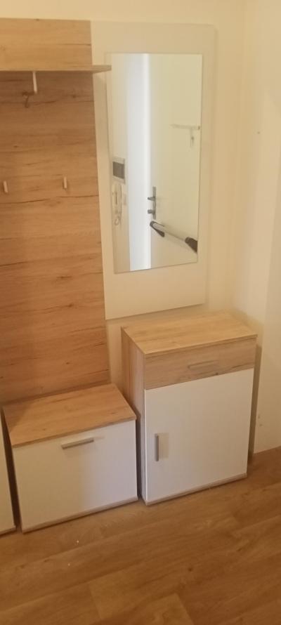 Nábytek do předsíně