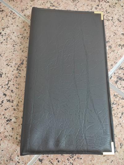 VIZITKÁŘ 4-řadý Karis