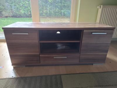Stolek/skřínka pod televizi