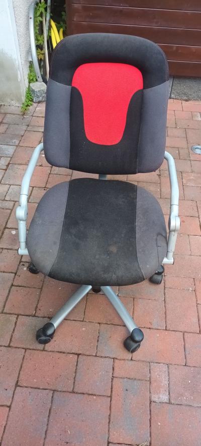 Starší kolečkové/kancelářské křeslo