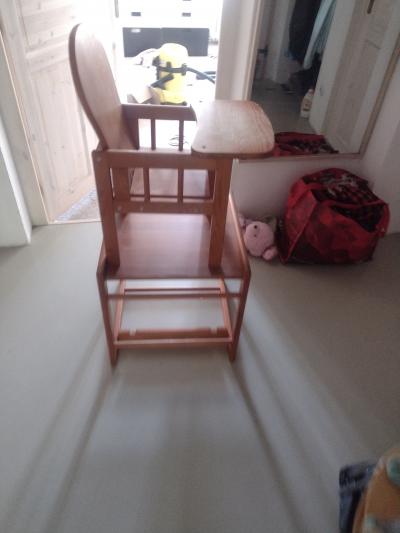 Dětská dřevěná židlička a stoleček