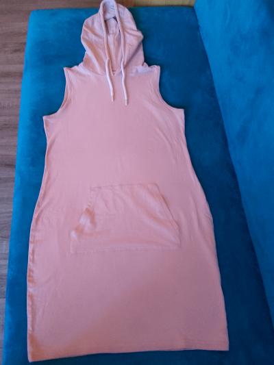 BAVLNĚNÉ ŠATY S KAPUCOU