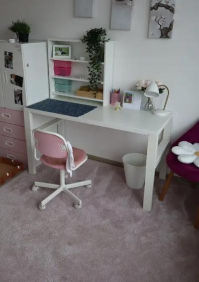 Dětský stůl s židlí a poličkou - IKEA