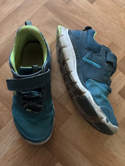 Boty s nebarvící podrážkou velikost 32